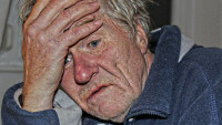 senior muž old-peoples-home-524234 1280